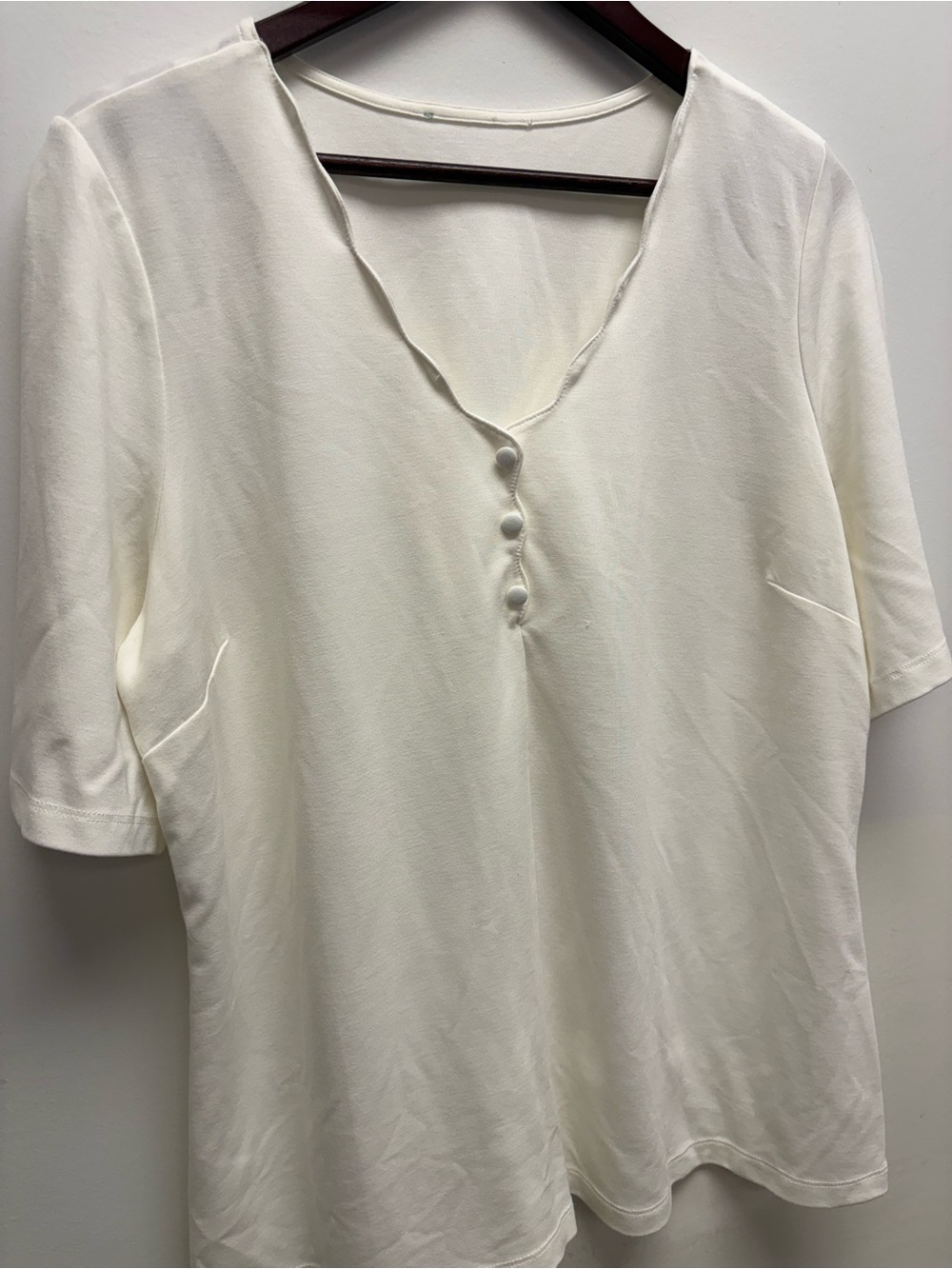 4 for $25 🤍 White Button Detail Top 🤍  XL - Picture 3 of 4